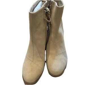 Tom's Evalyn Sued Boots size 8 oatmeal premium suede